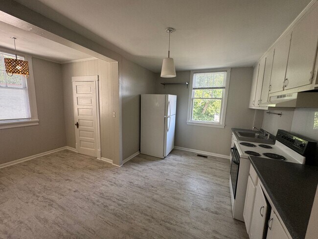 Building Photo - Charming 1 BR apartment on N. Person St. s...