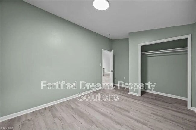 Building Photo - 608 Montgomery St