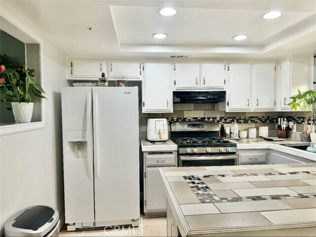 Building Photo - 670 S Marcella Ave