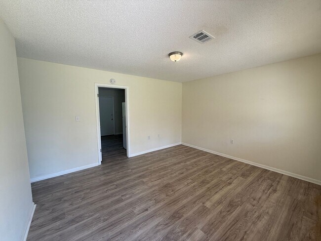 Building Photo - Richland Apartments Building F