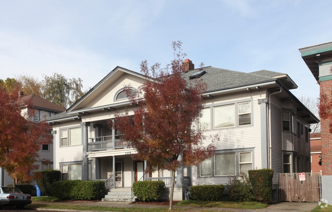 Primary Photo - Edwards Apts