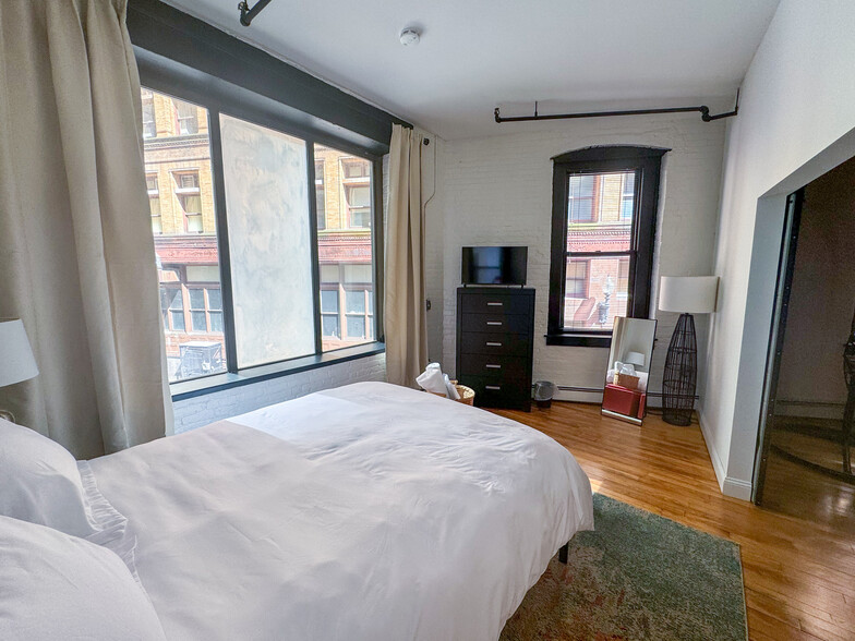 Apt 2A - 13 Stanhope St