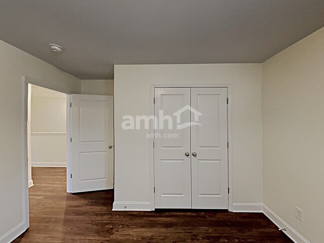 Building Photo - 1006 Bentley Pl