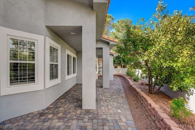 Building Photo - 2132 Lookout Point Cir