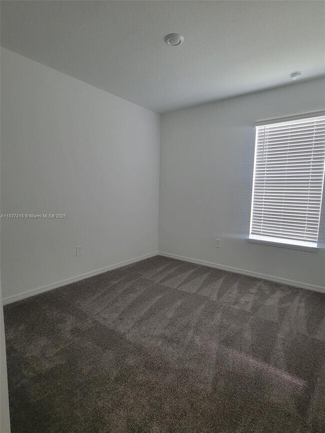 Building Photo - 5727 Gingham Dr