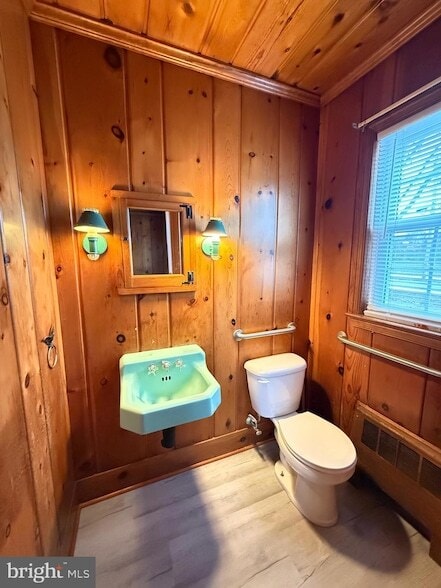 Building Photo - 118 St Marys Ave