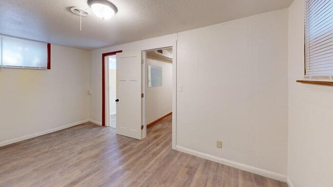 Building Photo - 710 E Ave F