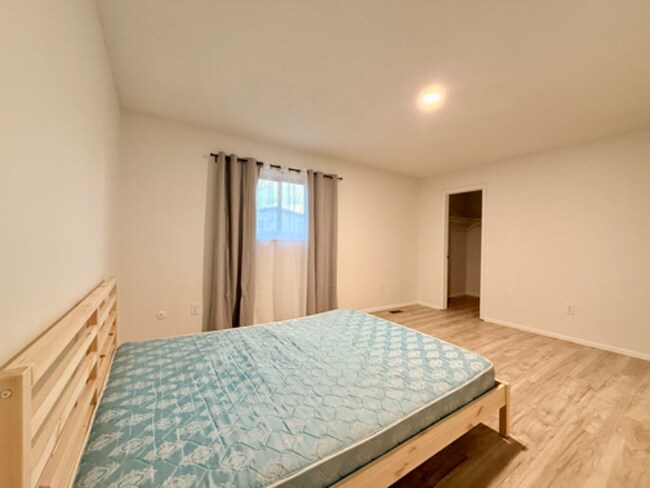 Building Photo - 2708 W 98th Dr
