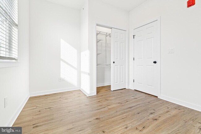 Building Photo - 2350 Moore St