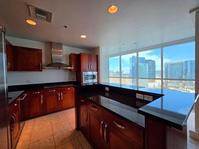 Building Photo - Fantastice High Rise with Full City Views!