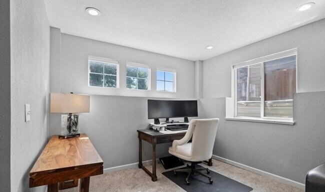 Building Photo - Beautiful 4 Bedroom in Loveland