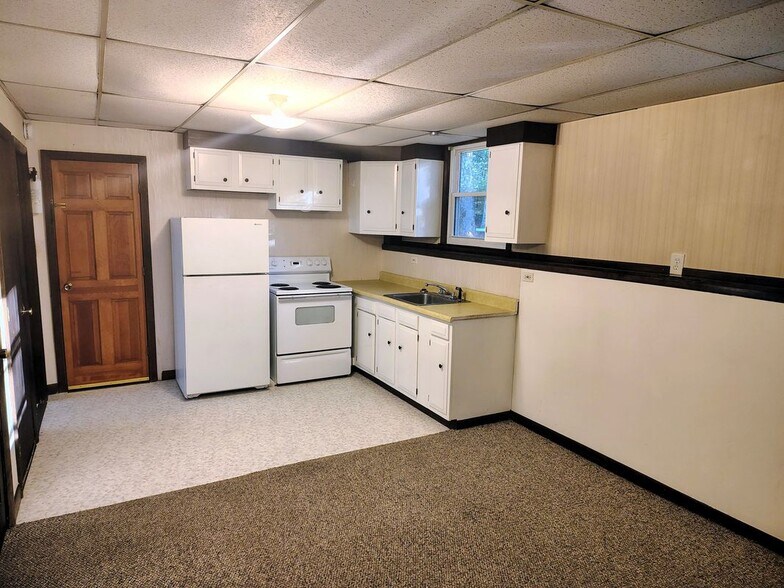 Primary Photo - 124 Mammoth Rd