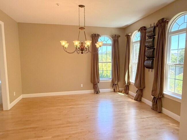 Building Photo - Westside Alamo Custom Estate With Beautifu...