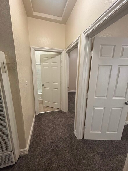 Building Photo - 532 W 55th St