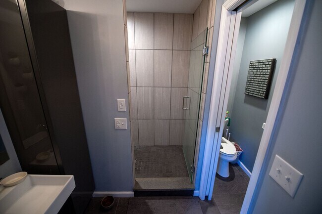 Building Photo - Short Term Rental Family Home