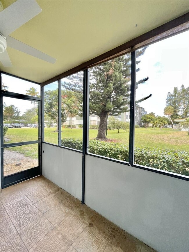 Building Photo - 2751 Taft St