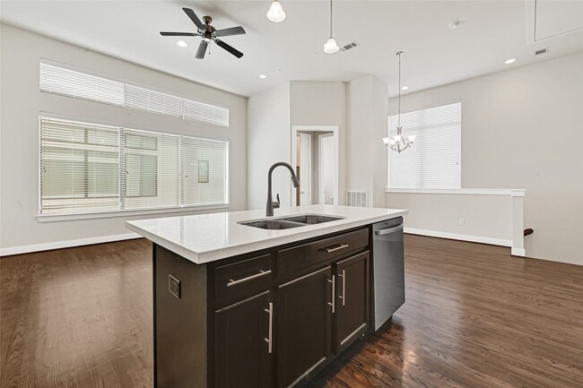 Building Photo - 72 N Hutcheson St