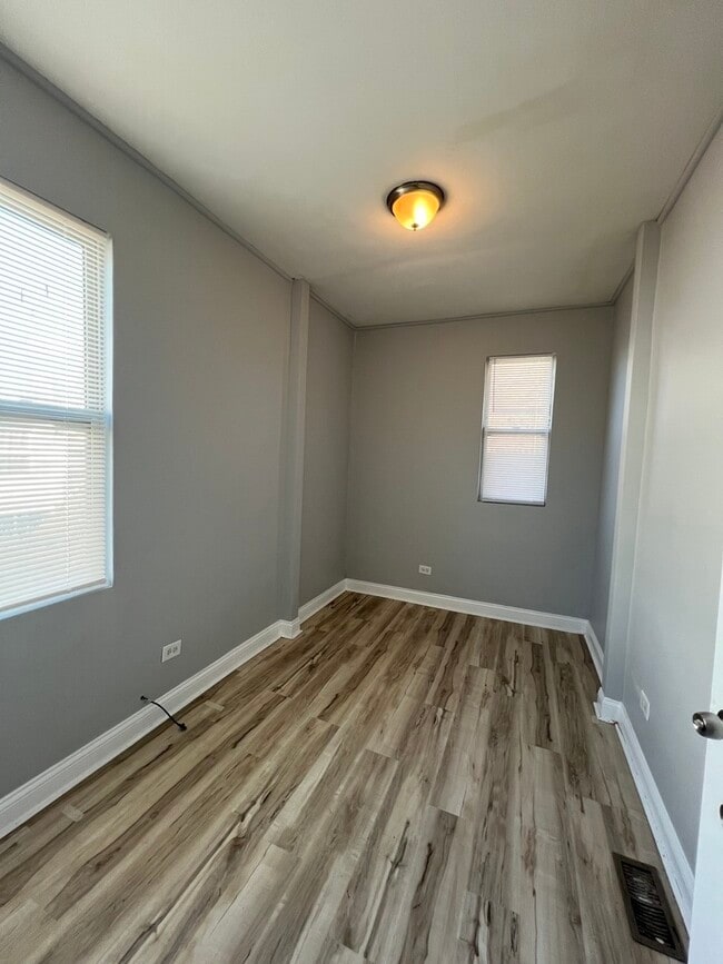 Building Photo - 7349 S Evans Ave