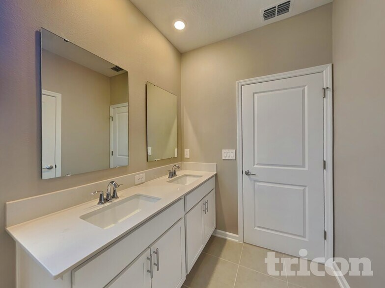 Building Photo - 743 Honeyrock St