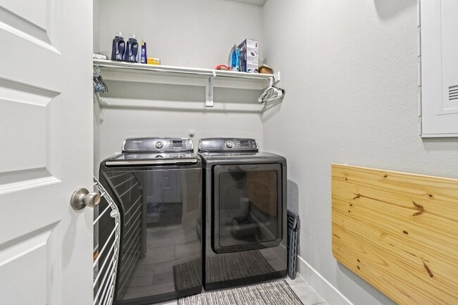 Building Photo - 847 Longbranch Way