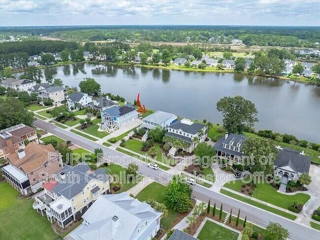 Building Photo - 1597 Rivertowne Country Club Dr