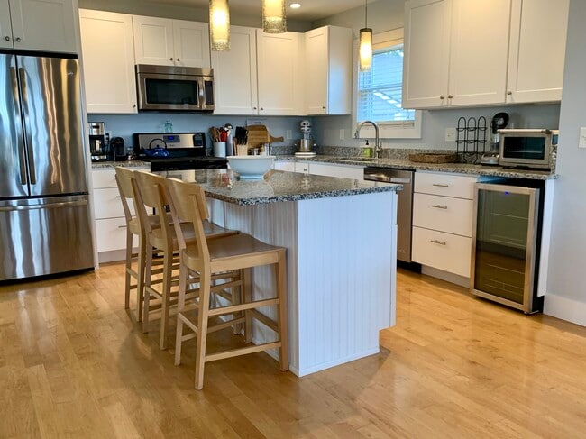 Building Photo - 220 Veranda St