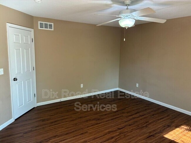 Building Photo - 461 Draft Ct