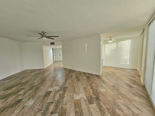 Building Photo - Pasadena Yacht Club 2 Bedroom Condo For Rent