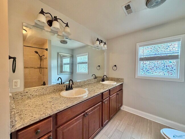 Building Photo - 2110 Fernbrook Dr NE
