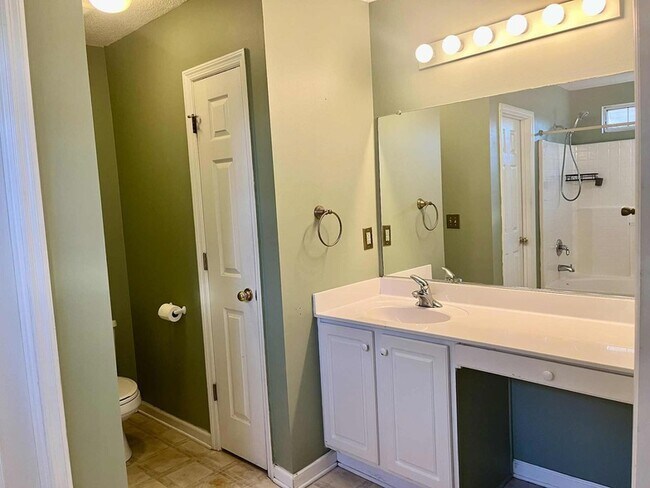 Building Photo - 524 Beverly Dr