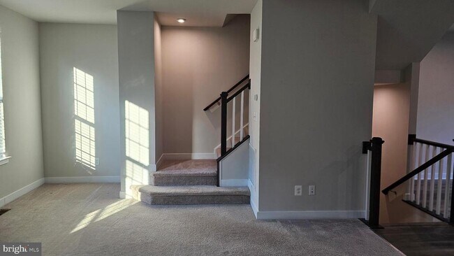 Building Photo - 2055 Rivers Dr