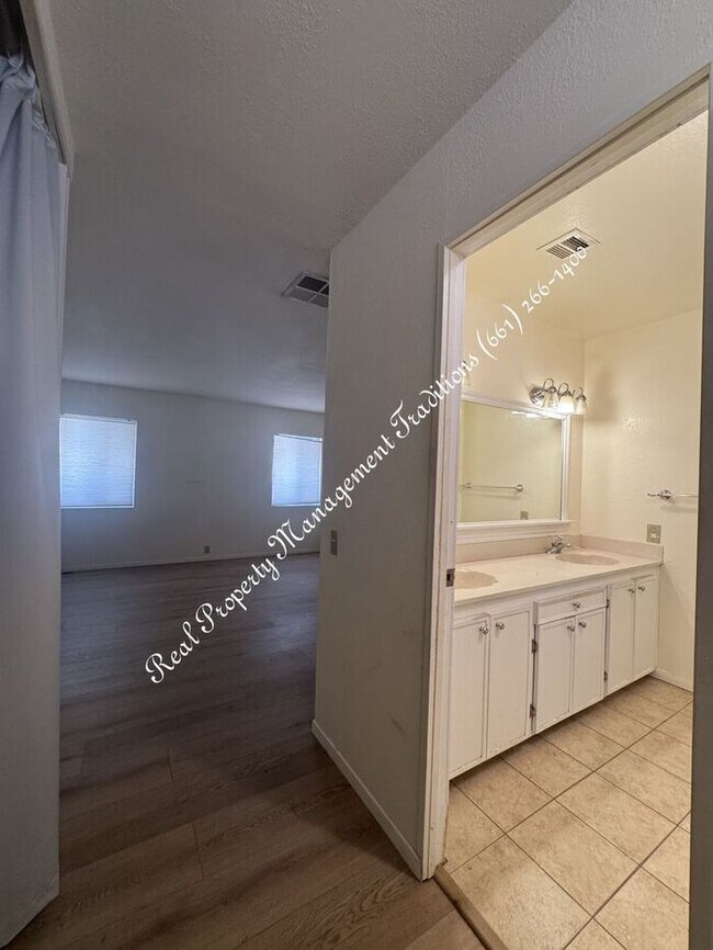 Building Photo - Quite Country Living 3 Bed-2 Bath