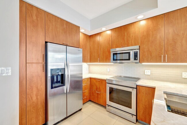 Building Photo - 315 NE 3rd Ave