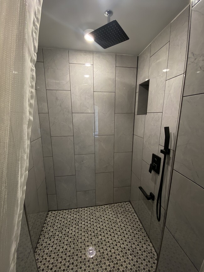 Shower - 6956 N Clifton Rd