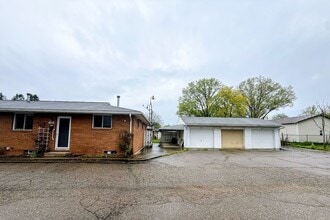 Building Photo - Two-bedroom one bathroom 1st level apartment for rent