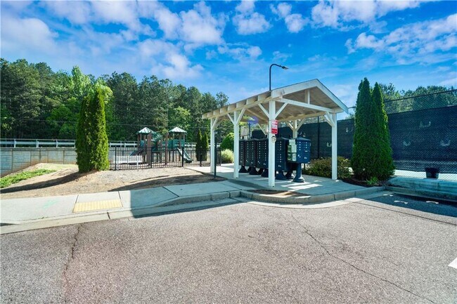 Building Photo - 633 Leland Pkwy