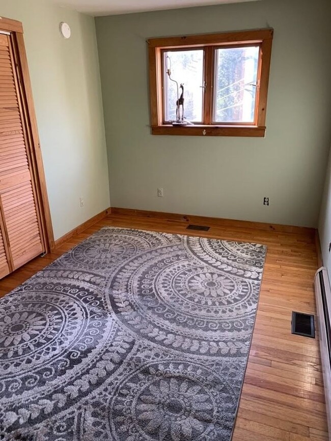Building Photo - Charming 3BR House in Granville