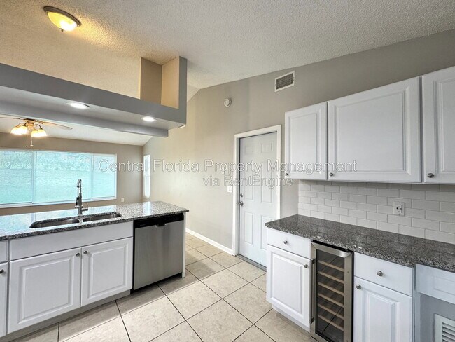Building Photo - 658 Elwood St