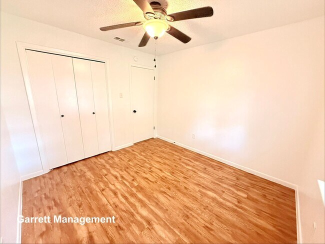 Building Photo - 106 N Fairview Dr