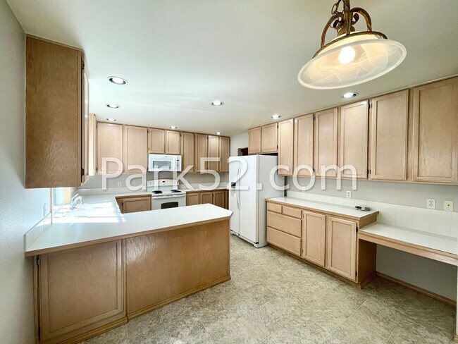Building Photo - 6614 29th St Ct NW