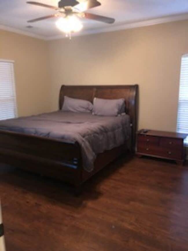 Building Photo - Renovated 4 Bedroom 2.5 Bath Home for Rent!