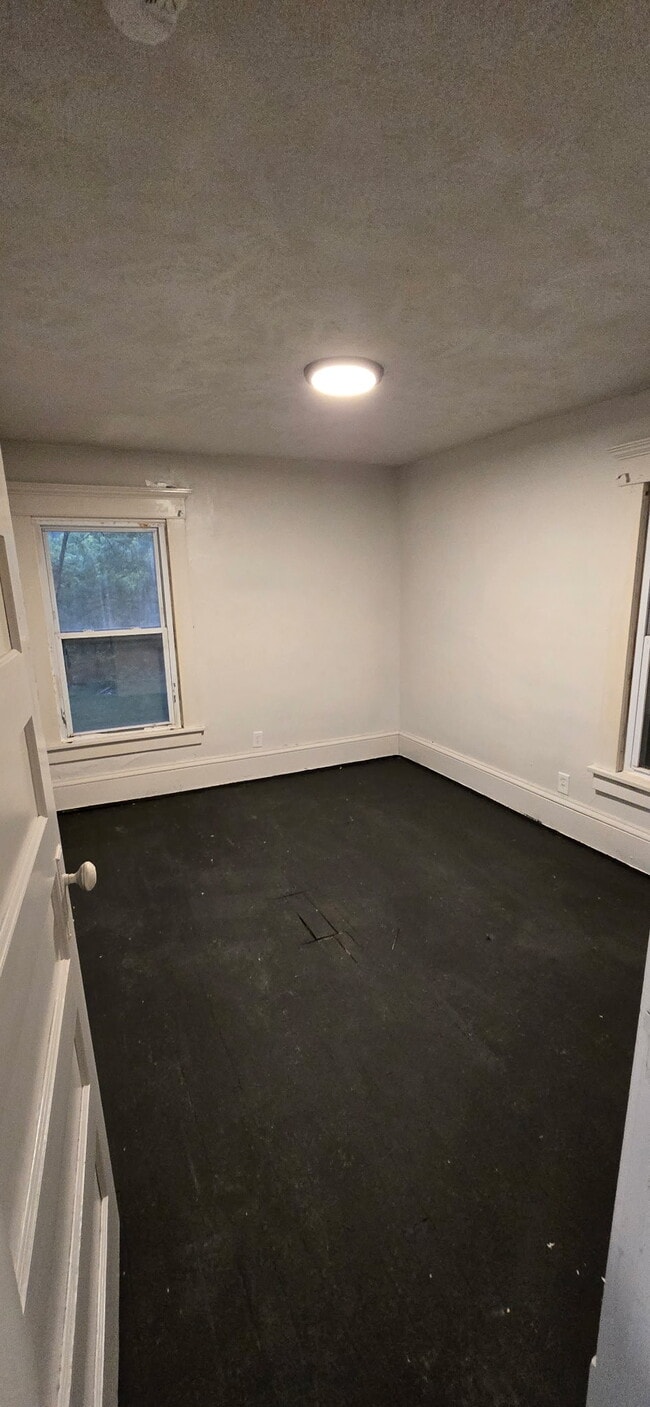 Building Photo - 1437 S Linden Ave