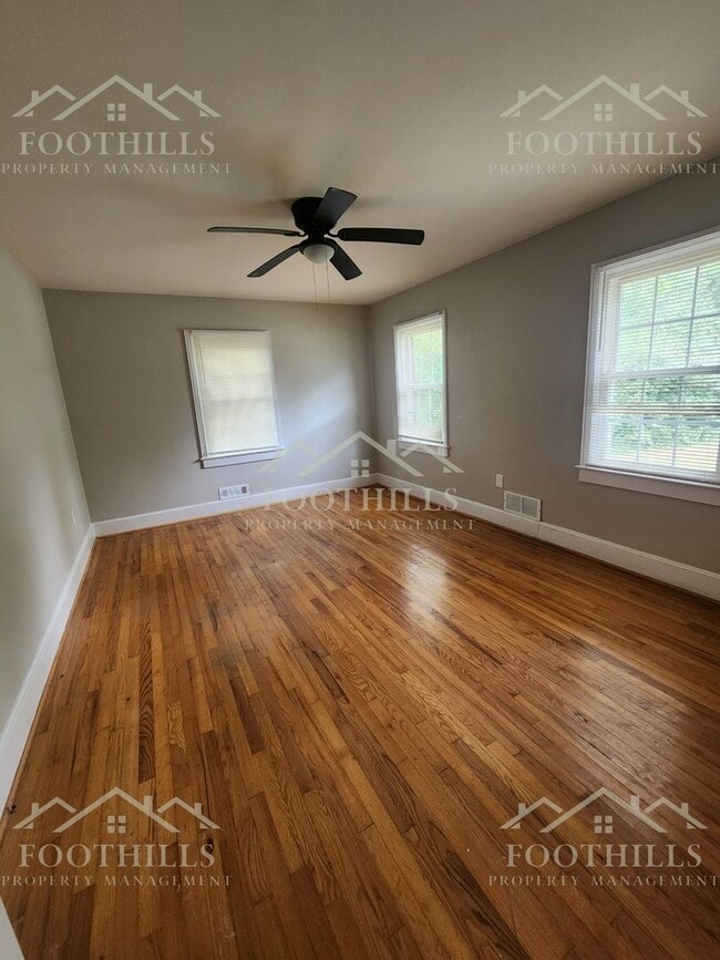 Building Photo - Beautiful 2-Story Brick Home Near Anderson...