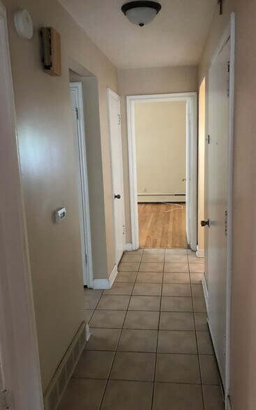 Building Photo - 2533 S 57th Ct