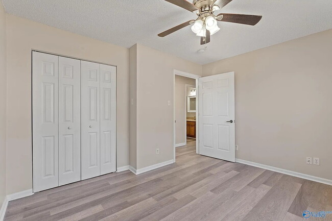 Building Photo - Coming soon!!! "Delightful 3-Bed Retreat in Huntsville with Spacious Living - 1101 Sq Ft!"