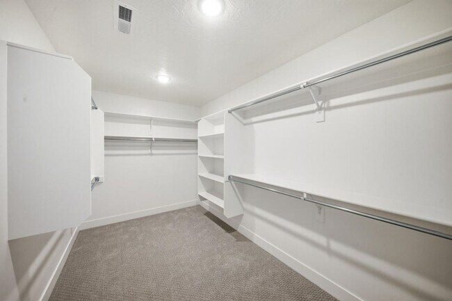 Building Photo - 946 Malibu Dr