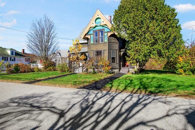 Building Photo - 19 Pine St