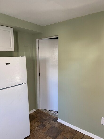 Building Photo - 28 Brook St