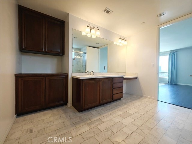 Building Photo - 637 S Fairfax Ave