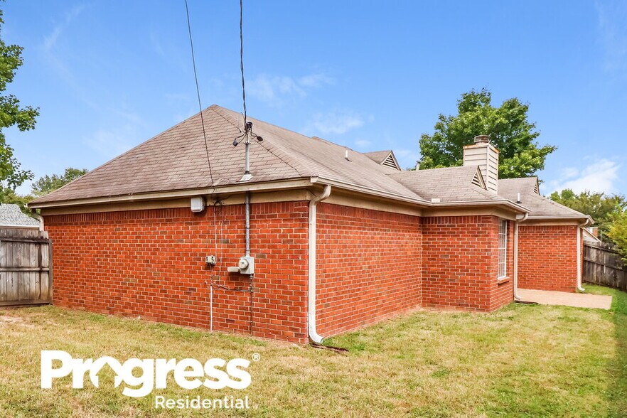 Building Photo - 9309 Garden Woods Cove